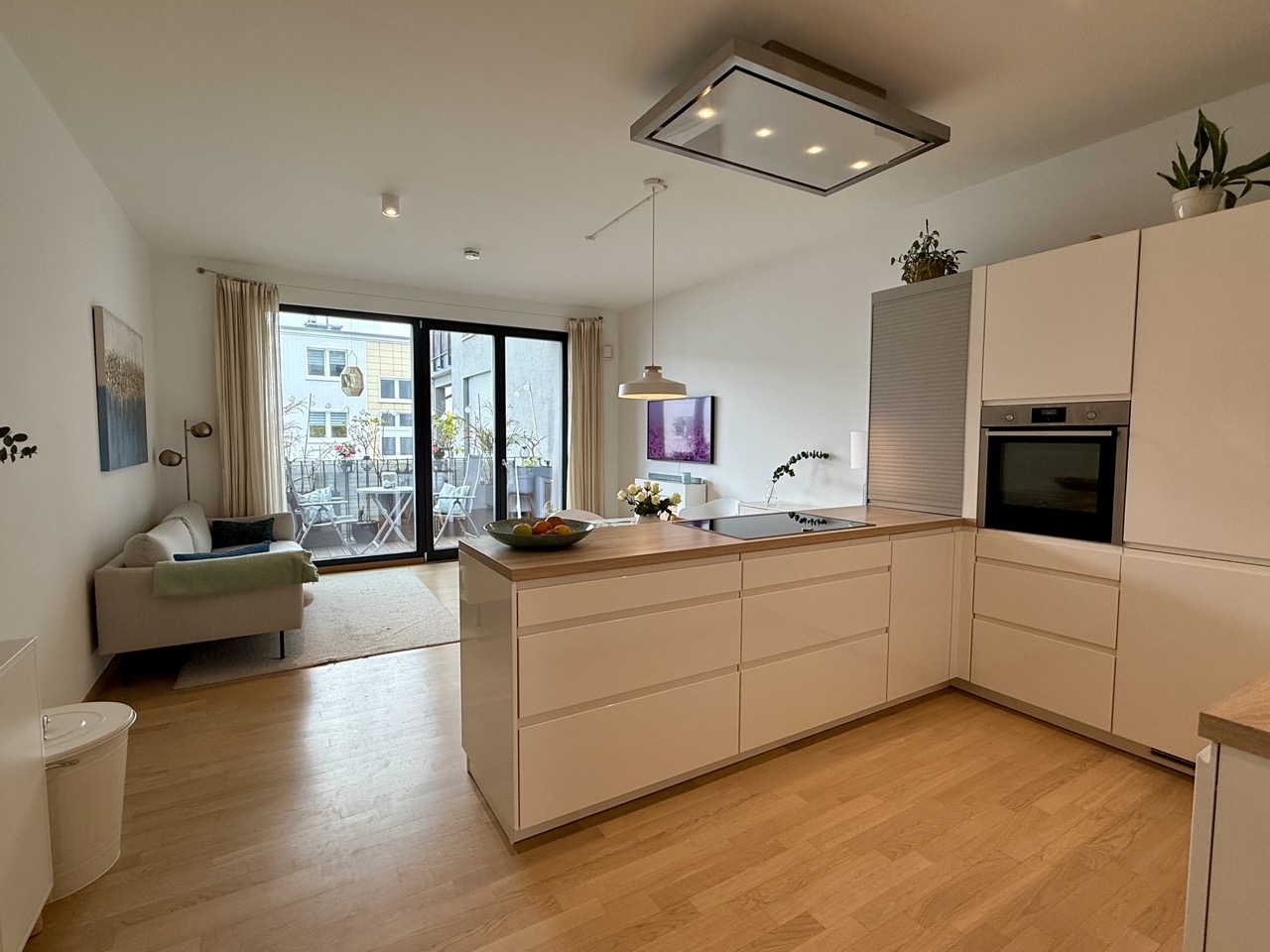 Wohnzimmer mit Küche