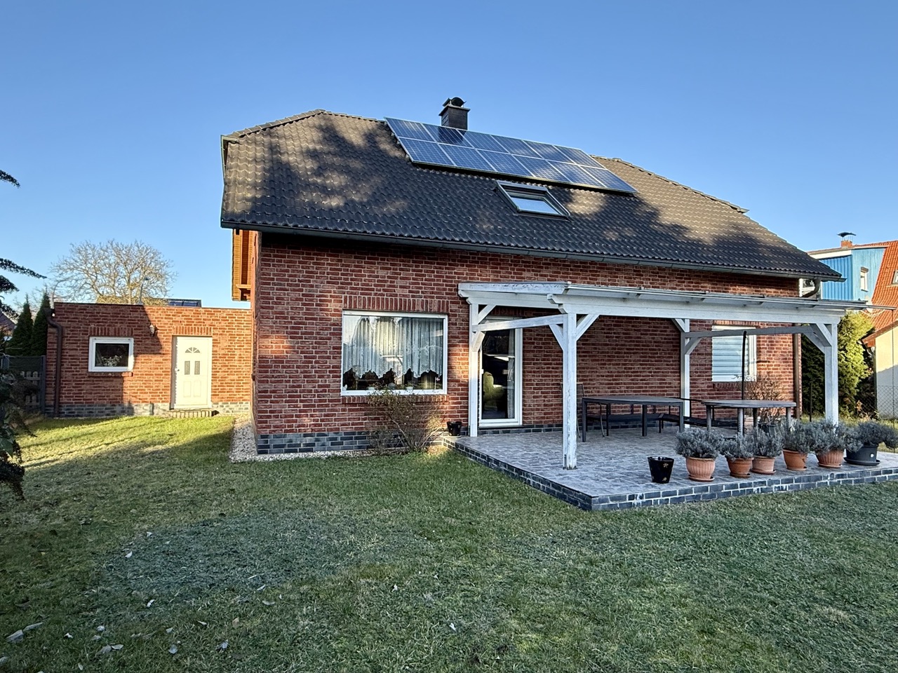 Rückansicht mit Terrasse